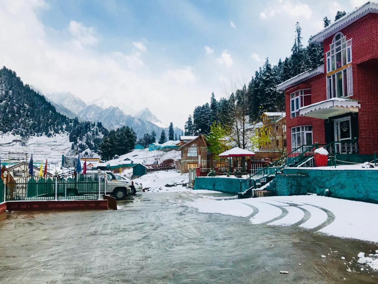 Hotel Glacier Heights Sonāmarg Kültér fotó